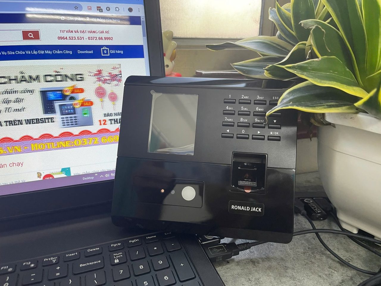 C&aacute;c d&ograve;ng m&aacute;y chấm c&ocirc;ng b&aacute;n chạy ch&iacute;nh h&atilde;ng ph&acirc;n phối bởi DigiPlus