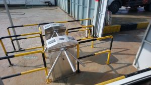 hệ thống kiểm soát ra vào bằng Cổng xoay ba càng Tripod Turnstile tại công trường xây dựng